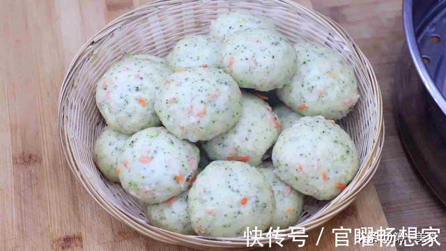 面团|馒头创新做法，不用揉面，搅一搅直接上锅蒸，做出的馒头暄软好吃