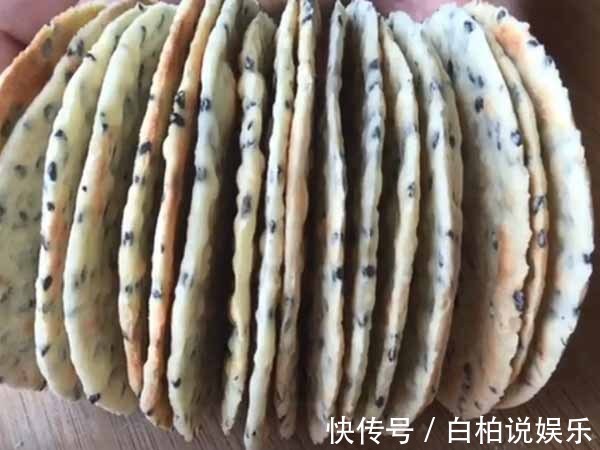 面粉搭配芝麻，做孩子爱吃的小饼干，美味又健康，好吃不上火
