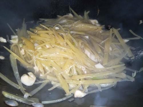  提味|炒土豆丝时，别只知道放醋，多加1位，更提味口感好