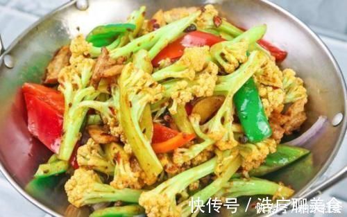 做干锅花菜，30年大厨告诉你，无需太多调料，大火一炒香脆美味