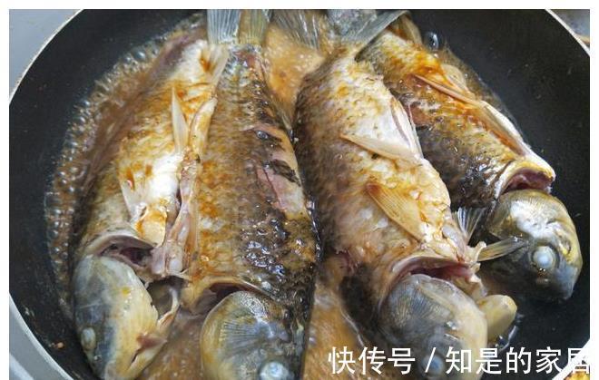 下酒|鲫鱼最好吃的做法,鱼肉鲜嫩又入味,下酒又下饭