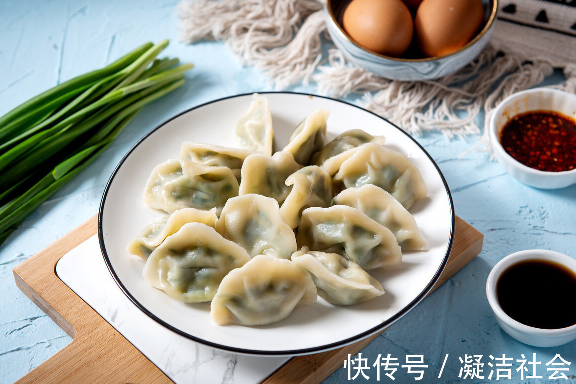 窍门|韭菜饺子好吃有窍门，试试多做1步，韭菜更鲜香，翠绿不出水
