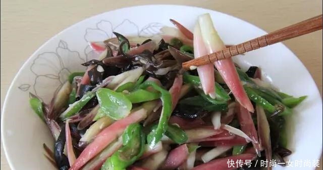 下饭|立秋后这种菜大量上市,用它来炒五花肉,很是开胃下饭,不妨一试