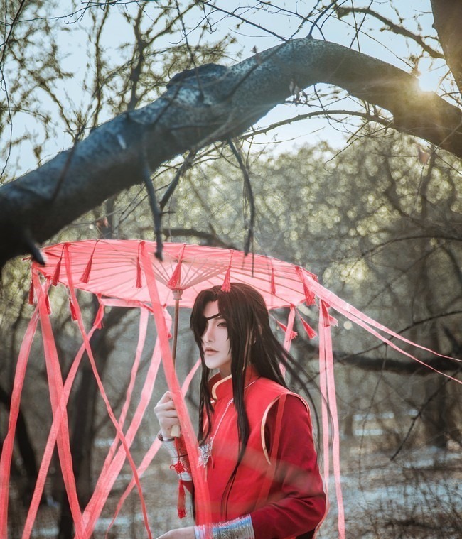 厄命|天官赐福Cos这个花城婚服绝了!网友是羡慕不来的身高和颜值