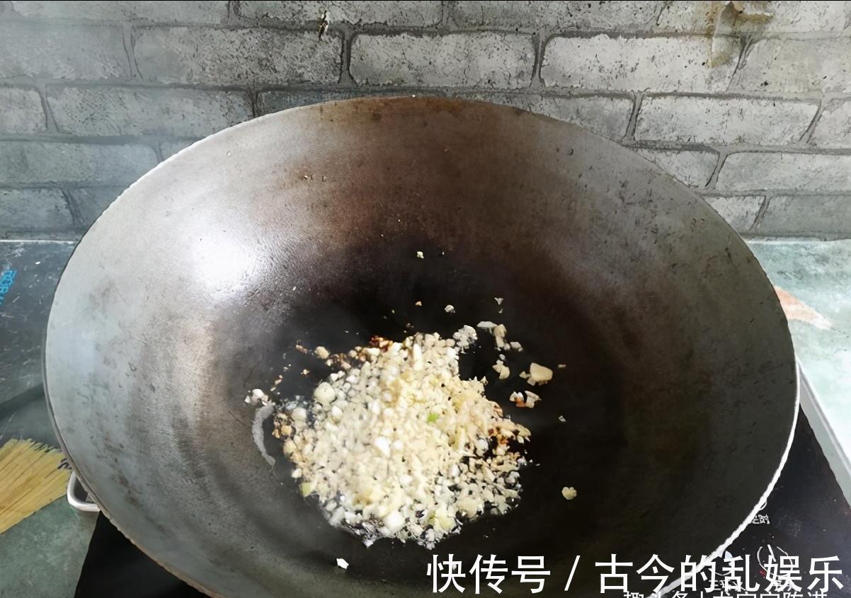 龙宝|夏天这菜金不换,汤汁泡饭营养美味,常吃可减肥轻身