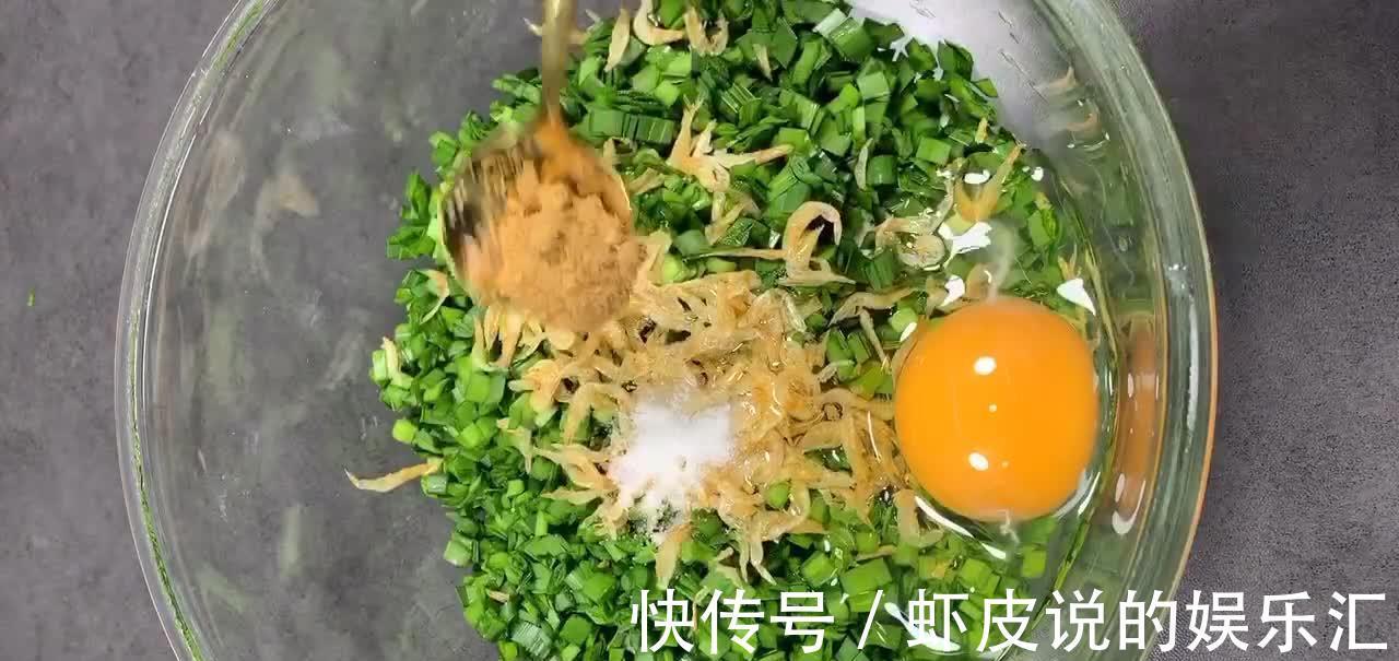 韭菜丸子的做法,酥脆咸香颜色诱人,1口1个超级过瘾
