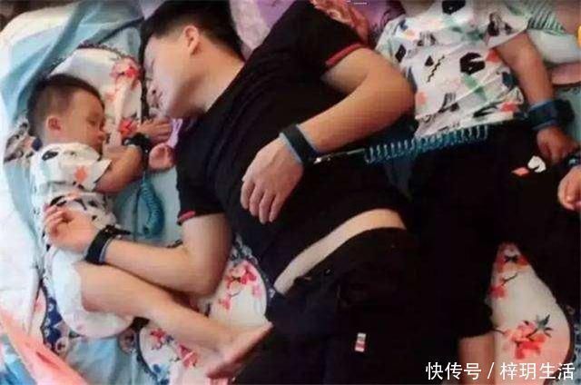 宝宝|三胞胎中男娃最“惨”,宝爸带三胞胎午睡走红,家庭地位一目了然