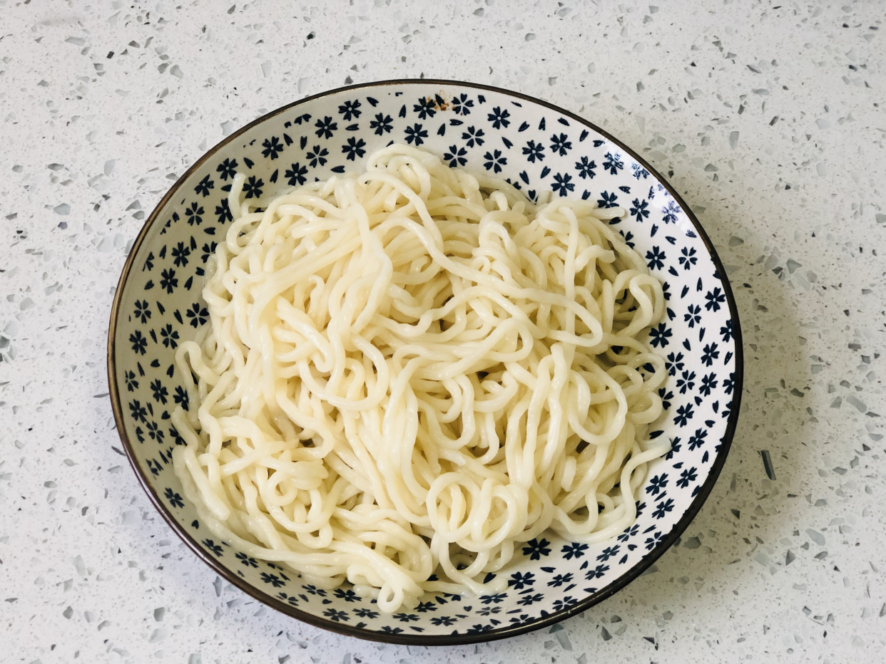 做炸酱面,豆瓣酱和甜面酱选哪个很多人做错,难怪炸酱吃着不香