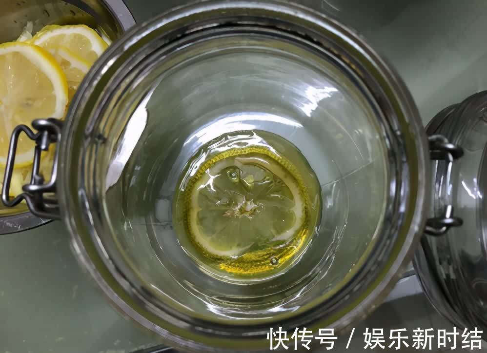 长期|小小柠檬作用大,清爽解腻,长期饮用还有美白功效