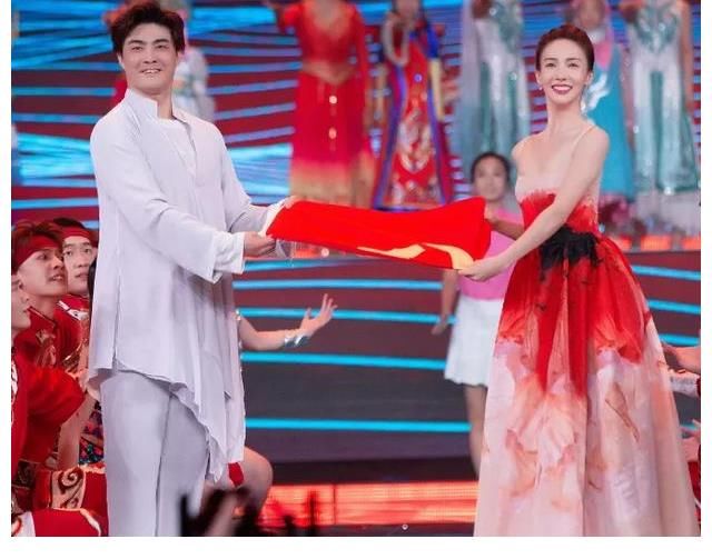 國(guó)慶晚會(huì)|央視國(guó)慶晚會(huì)收視率第一，每個(gè)節(jié)目都有深意，謝霆鋒最亮眼