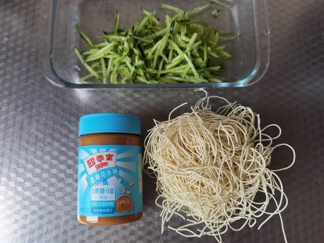 拌面|天热不爱吃饭，试一试这道花生酱拌面，清新爽口，让人食欲大增