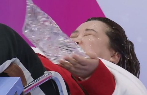 藝人|當華晨宇一口氣喝掉“道具水”,我意識到賈玲沈騰這類藝人多重要