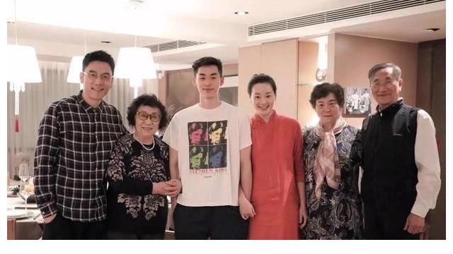 愛情鳥|不怨天尤人，不溺愛孩子，樂天派林依輪，太多地方值得我們學習