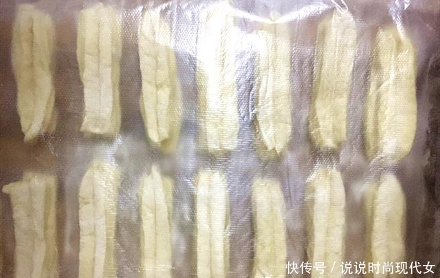 炸油条用酵母不蓬松配方和做法教给你,个个金黄酥脆好看又好吃