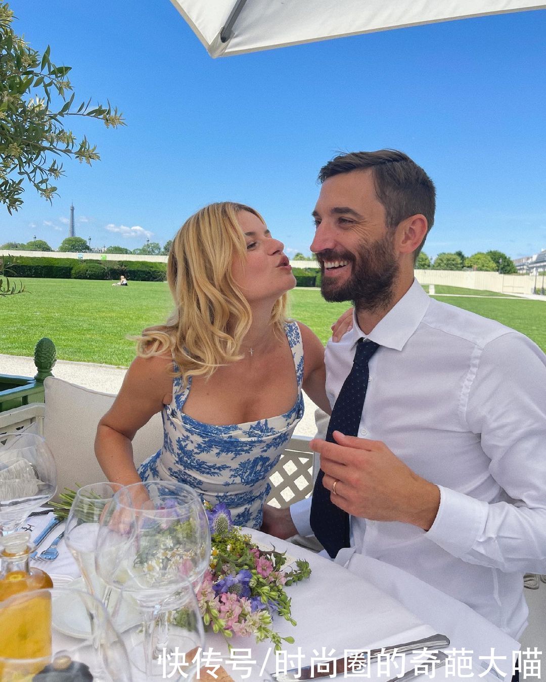 婚礼|繁琐的婚纱不再流行,吊带裙西装造型深受新娘喜爱,简单优雅