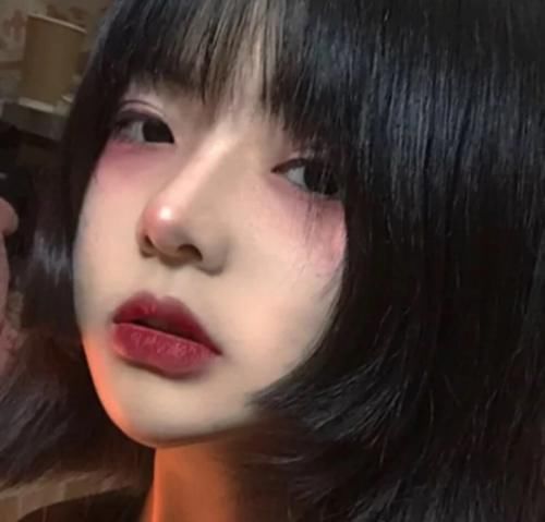 死皮|女孩经常对“嘴唇”做这3行为,迟早变樱桃嘴,香肠嘴妹子建议尝试