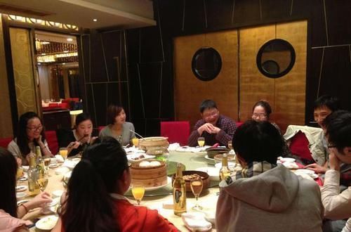 母亲|母亲带儿子参加同学聚会，结束后发现被踢出微信群，网友：活该！