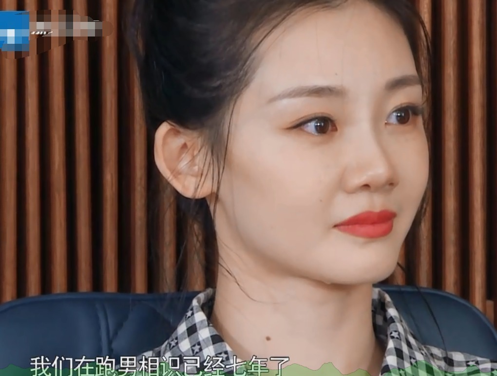 本以为苗苗长相一般,当她和baby同框时,才知道是郑恺眼光有多好