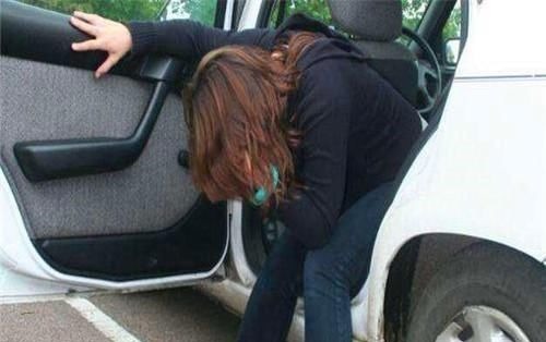 想出去旅游怕晕车?教你3个解决晕车小妙招,坐车再也不担心