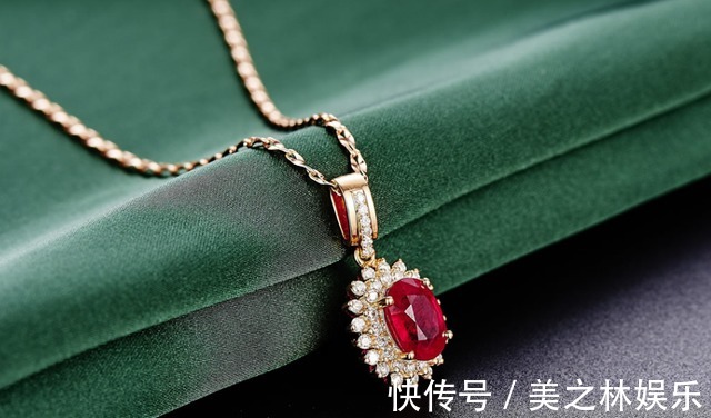 戴法 不同的珠宝首饰有着不同的佩戴讲究,你知道有哪些讲究吗!