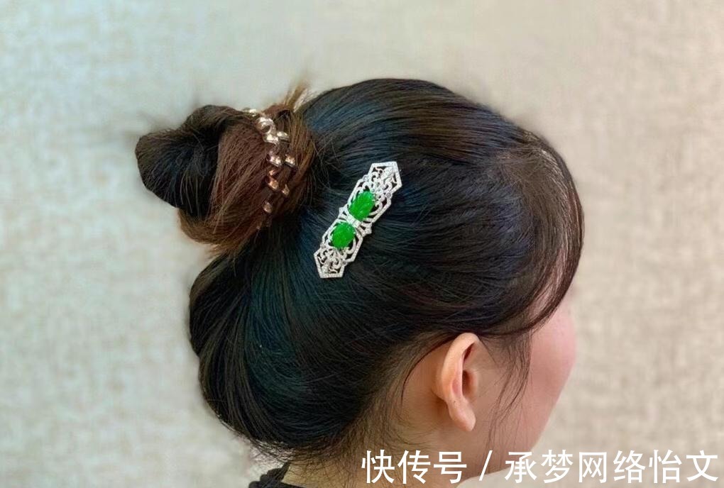 翡翠发卡 从头开始，发型很重要头饰更关键，翡翠发卡减龄的同时满满高级感