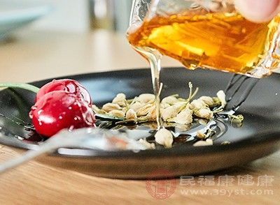 中年|胃酸过多怎么办 常吃这种食物改善胃酸过多