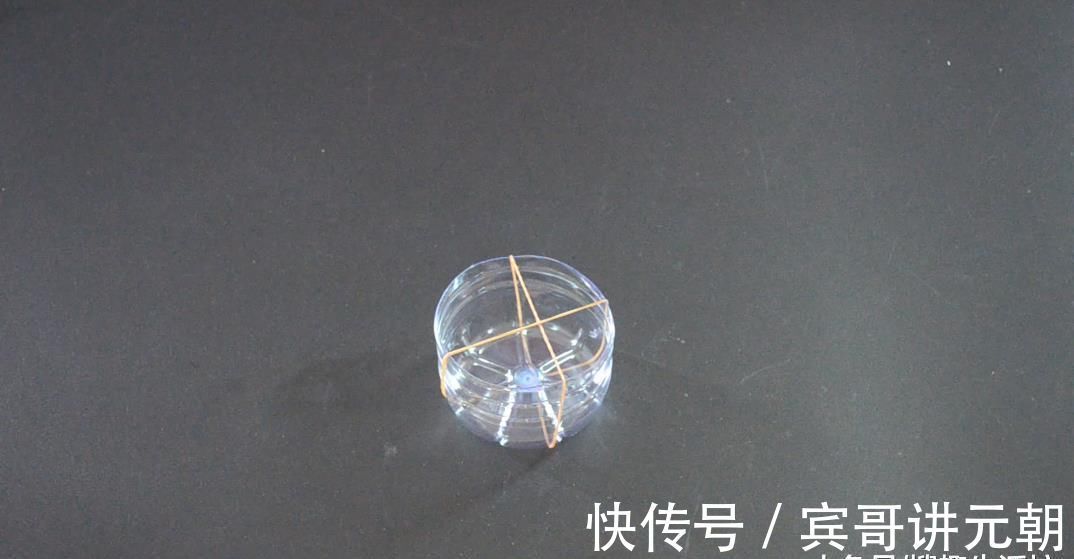 塑料瓶|橡皮筋绑在塑料瓶上太厉害了, 解决了很多家庭的烦恼, 看完赶紧试试