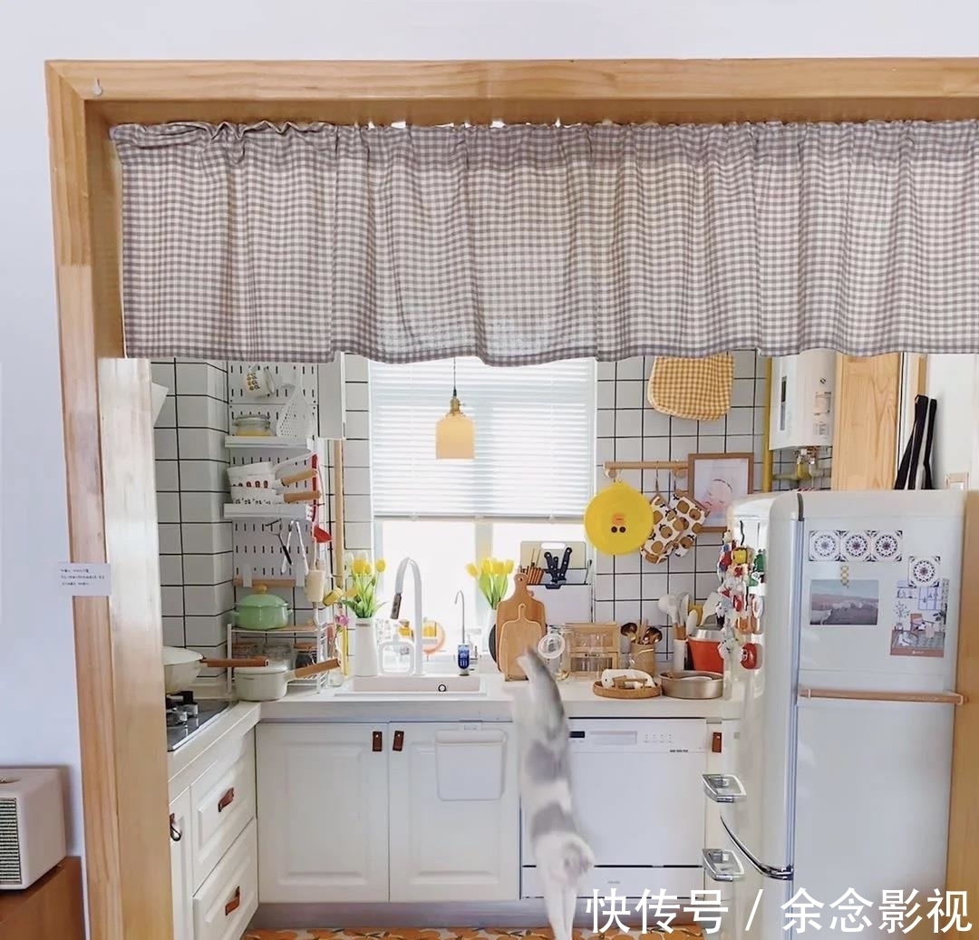 玄关|她家89㎡,空间精打细算,木头白墙,场面极度舒适,太棒了