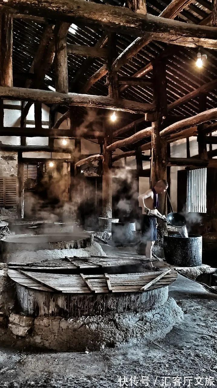 井盐|去年才通高铁,这座“十八线”国内小城,凭什么就火到了国外?