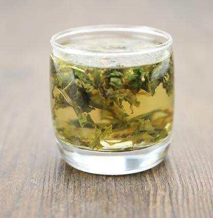 日常生活中|高血压人群不能吃大蒜吗？提醒：若想稳住血压，这5种食物要少吃