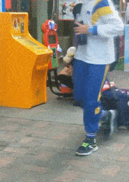 |搞笑GIF：马总怎么的，你这是玩穿越吗？