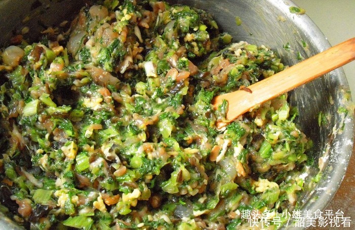 技巧|调韭菜饺子馅,教你几个小技巧,韭菜不出水不变色,鲜香可口