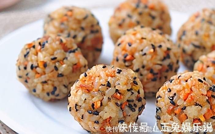 做法|米饭新做法,儿子着了迷,配点蔬菜,简单一做,天天吃不够