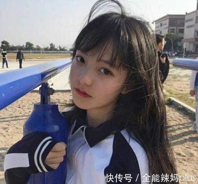 网友晒初中高中大学 “班花” 对比图,那些神仙颜值,惊艳了时光