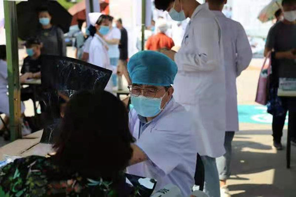 脊柱侧弯|黑龙江中医大二院举办庆祝建党100周年百名中医专家大型义诊活动