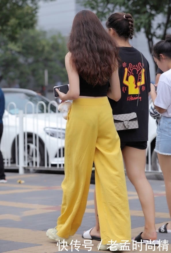 ÏÔÊÝ|½ÖÅÄÃÀÅ®£ºÎ¢ÅÖµÄÃÃ×Ó±ð´©Èȿ㣬Èç½ñ¡°Ïã½¶¿ã¡±³¬ÈÇÑÛ£¬Ê®¼¶ÏÔÊÝ