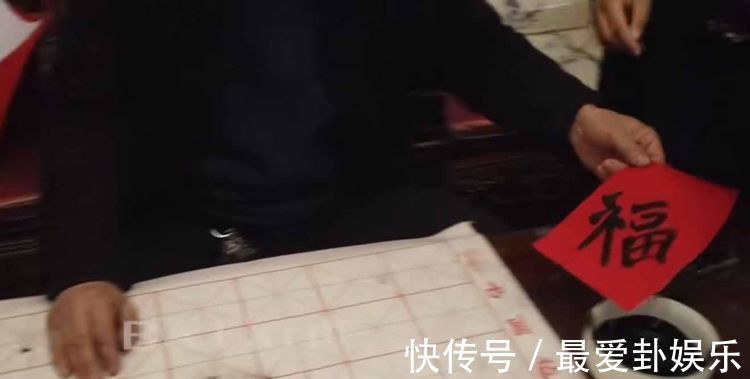 春联&大衣哥朱之文写春联冲上热搜,网友盛赞,专家:远不如二年级水平