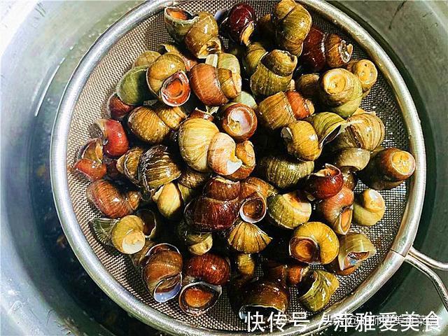 食用油|田螺洗完还是有沙？老渔民教你一妙招，田螺拼命吐沙，拦都拦不住
