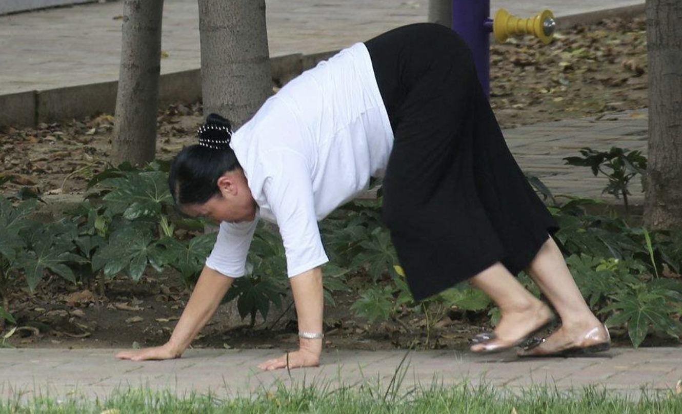 晨练|60岁大妈晨练时去世，医生如此锻炼，就是在嫌命长