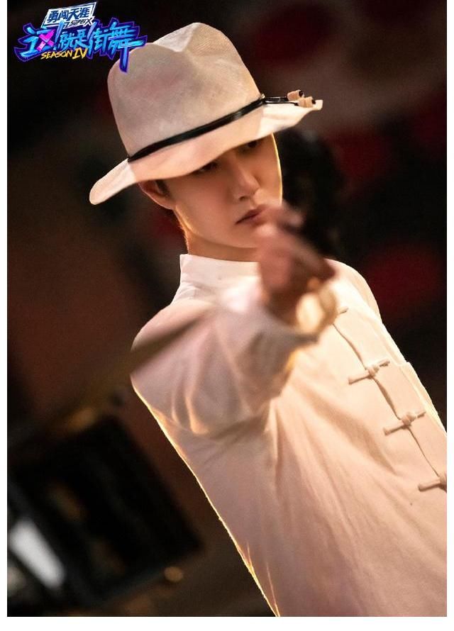 loc|这就是街舞4周六开播，王一博开场就来王炸