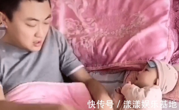 带娃|“超怂怂奶爸”抢娃被子盖火了,被发现后吓得窝成一团瑟瑟发抖