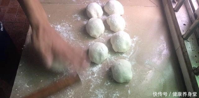 想吃椒盐油酥烧饼的不用买了,完整的做法,外酥里软,非常好吃!