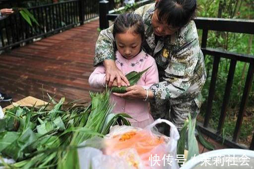 韧性|粽叶加它一煮，韧性十足不破皮，煮出来的粽子，颜色翠绿更香甜