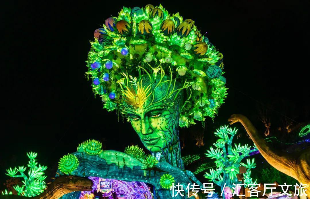 井盐|去年才通高铁,这座“十八线”国内小城,凭什么就火到了国外?