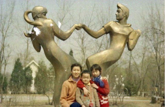 回忆杀&法国艺术家花7年,拯救85万张中国老照片,每张都是回忆杀