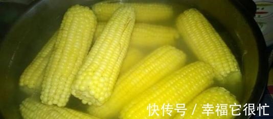 水煮|水煮玉米时, 很多人都用错了“水”, 难怪煮出来的玉米又老又硬!