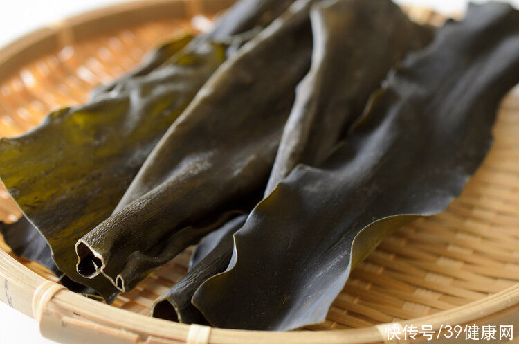 男子|吃味精的人越来越少，味精到底能不能吃？会让人变傻还致癌？