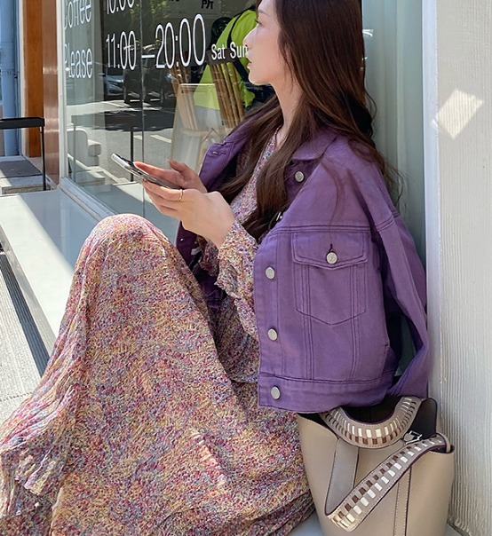 初春的温柔穿搭得这样穿!薄外套+奶油裙,真女人的时髦穿法