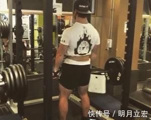 t181cm日本肌肉壮男走红，每天深蹲练出大粗腿，网友不淡定了