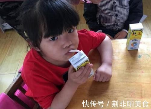 黑名单|4种“假牛奶”列入黑名单,没营养还浪费钱,不少家长还成箱买